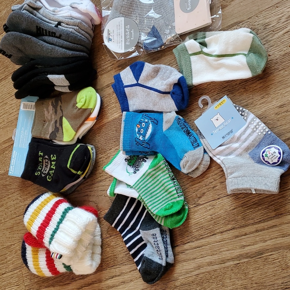 Baby socks and one mittens